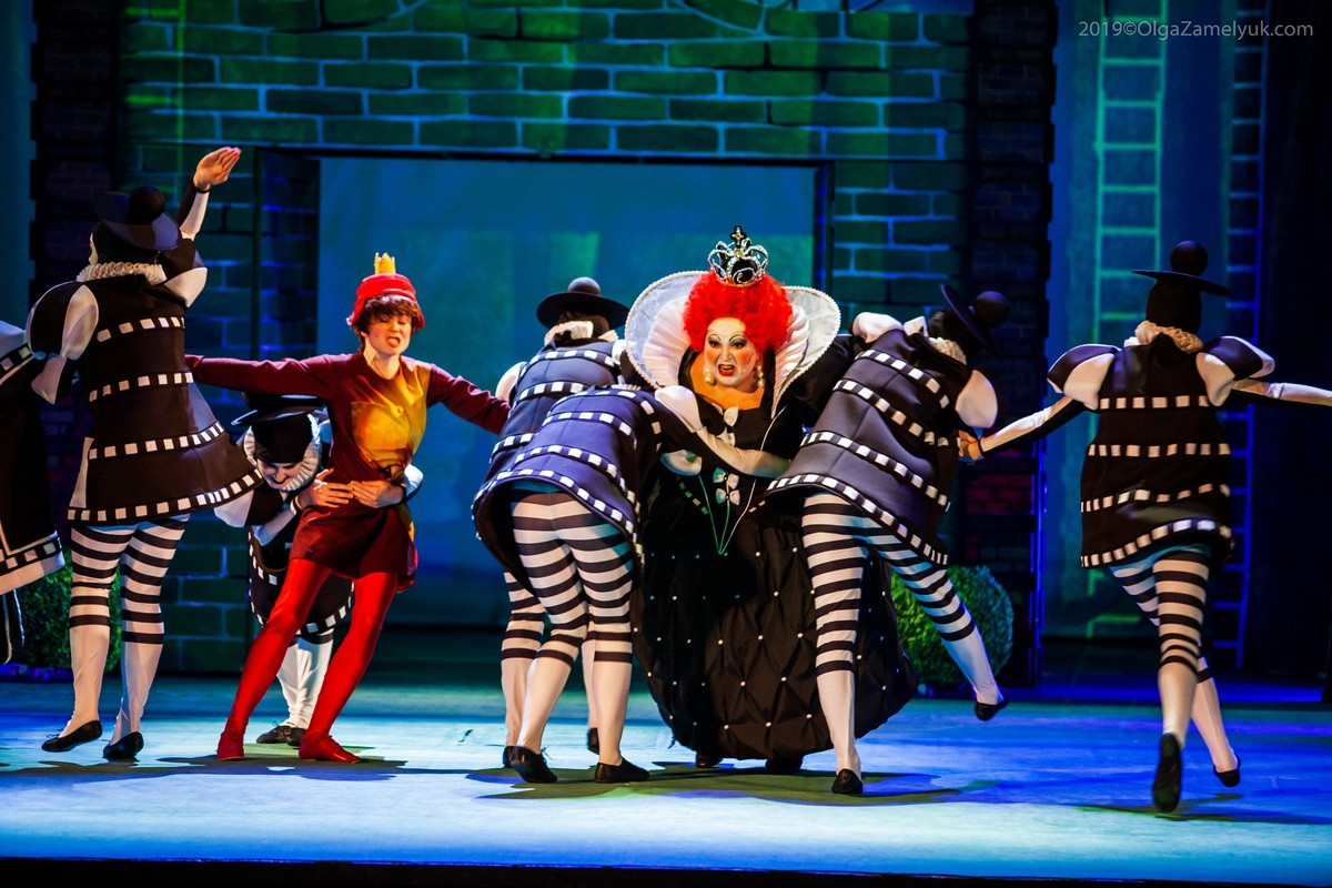 Алиса в Зазеркалье